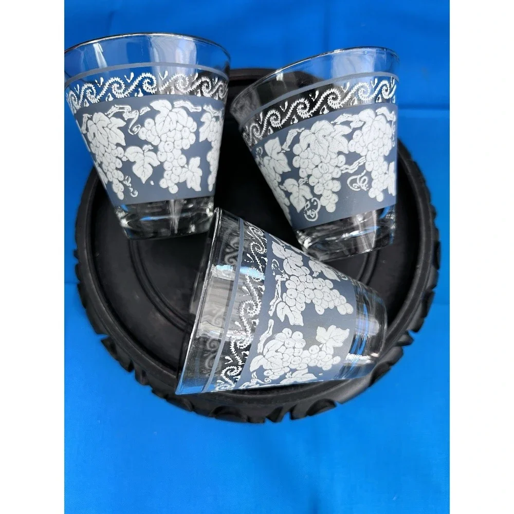 SET OF 3 WEDGEWOOD HAZEL ATLAS 2OZ ‎ GRAPES BLUE AND WHITE SHOT GLASSES (114)